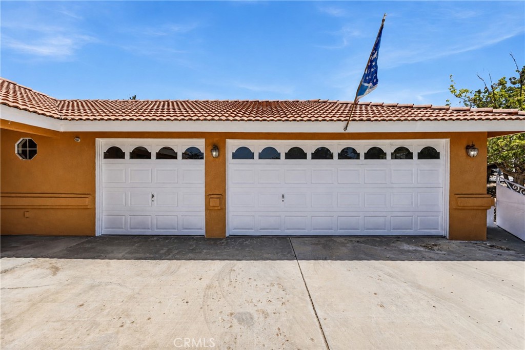 8585 Hickory