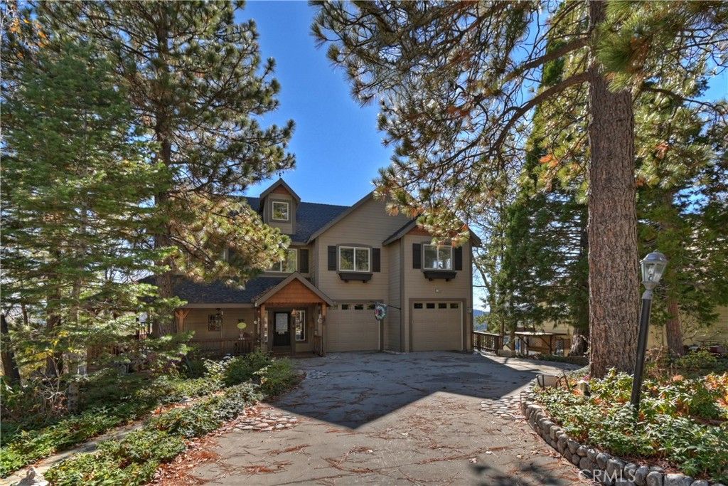 Photo of 27685 St Bernard Ln, Lake Arrowhead, CA 92352 (MLS # IG25266292)