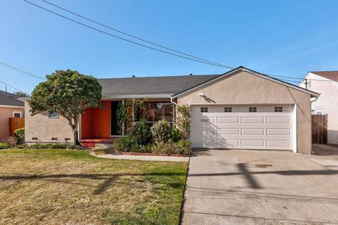 Photo of 17437 Via Frances, San Lorenzo, CA 94580 (MLS # 41122834)