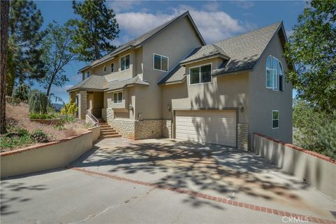 Photo of 28710 Bryce DR, Lake Arrowhead, CA 92352 (MLS # IG26098009)