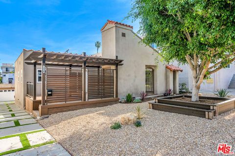 Photo of 1450 Reeves Street, Los Angeles, CA 90035 (MLS # 26638981)