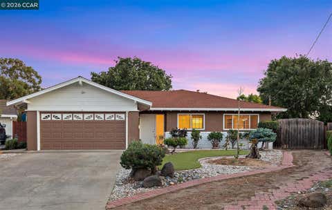 Photo of 55 Ceemar Court CT, Concord, CA 94519 (MLS # 41137063)