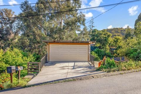 Photo of 6180 Oakdale Avenue, Oakland, CA 94605 (MLS # ML82044485)