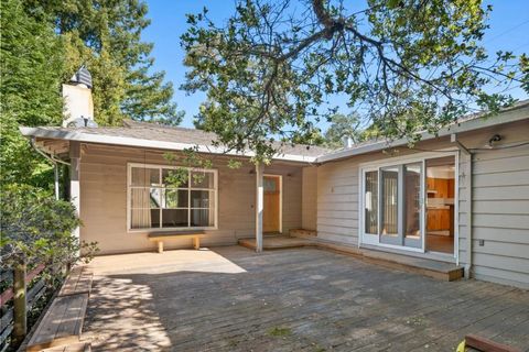 Photo of 70 Tiptoe Lane, Burlingame, CA 94010 (MLS # ML82038558)