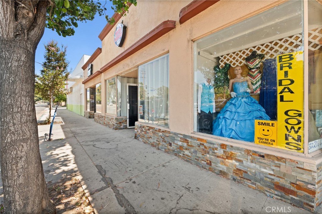 2070 Santa Fe Avenue