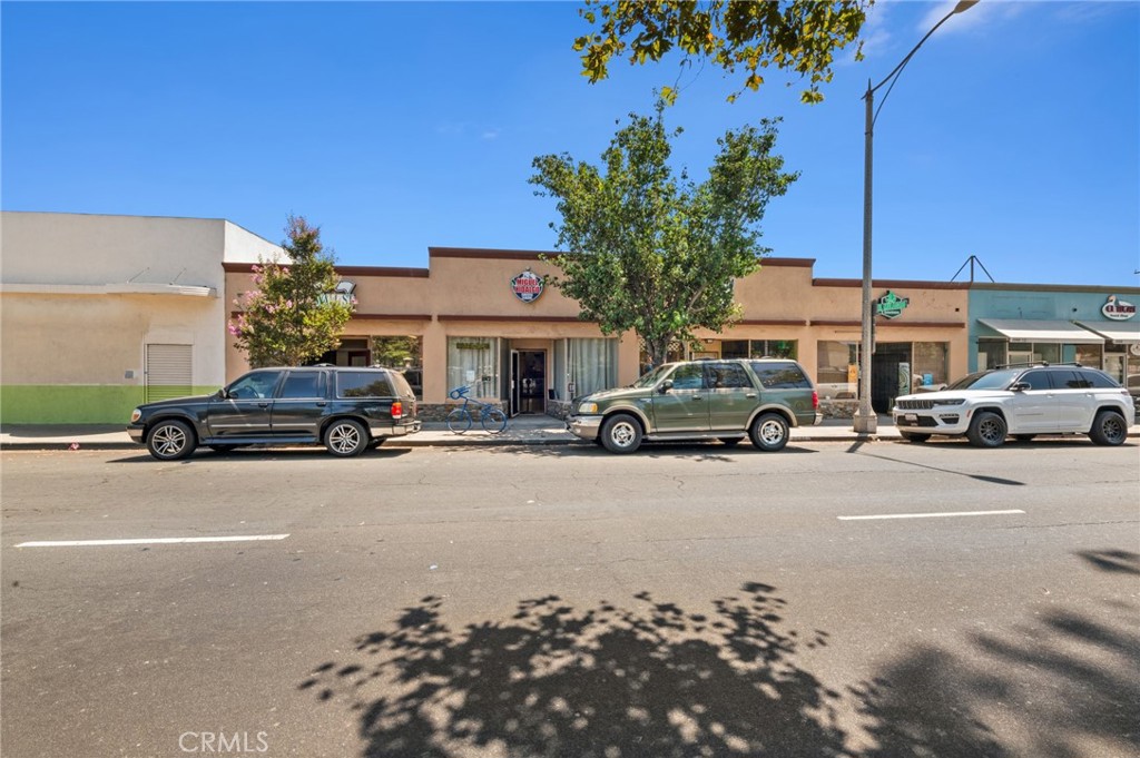 Prime retail investment opportunity in Long Beach. This well-maintained retail building features four separate units with
significant rental upside. Located minutes from Downtown Long Beach, the Port of Long Beach, and major freeways (710 and
405), it offers excellent accessibility and visibility. The strategic location near key economic hubs ensures steady foot traffic
and economic activity. The surrounding area's ongoing development promises increased property values and rental demand.
The property is a stable income source with excellent growth potential.