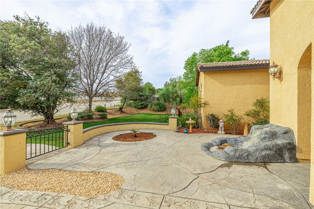 33442 Desert Road
