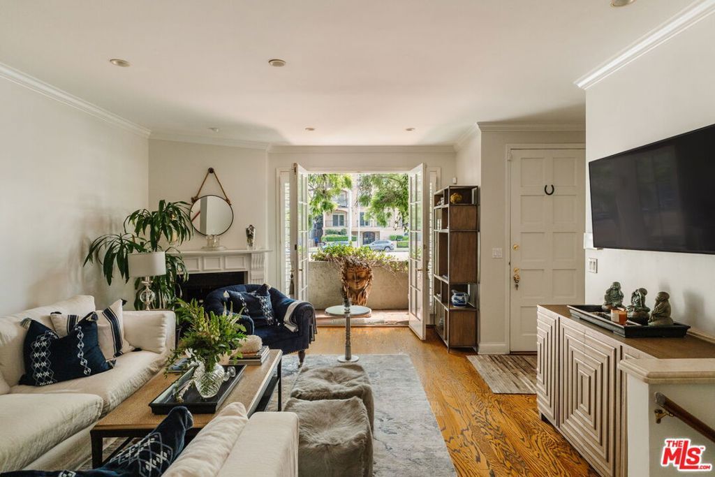 Photo of 8611 Burton Way #5, Los Angeles, CA 90048 (MLS # 25607791)