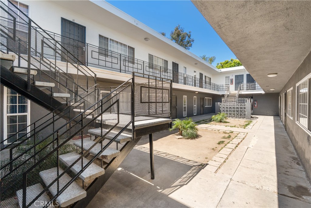 1850 Gardenia Avenue