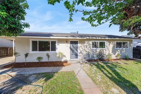Photo of 755 H St, Parlier, CA 93648 (MLS # SC26065758)