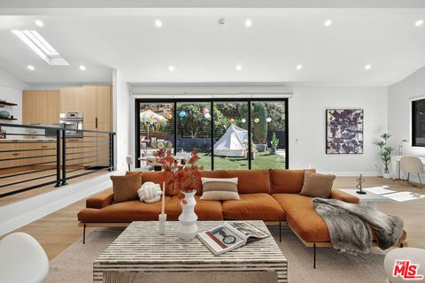 Photo of 2603 Crestmoore Place, Los Angeles, CA 90065 (MLS # 26633735)