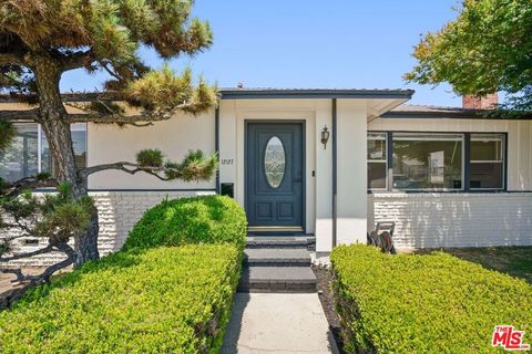 Photo of 12127 Juniette Street, Culver City, CA 90230 (MLS # 25571089)