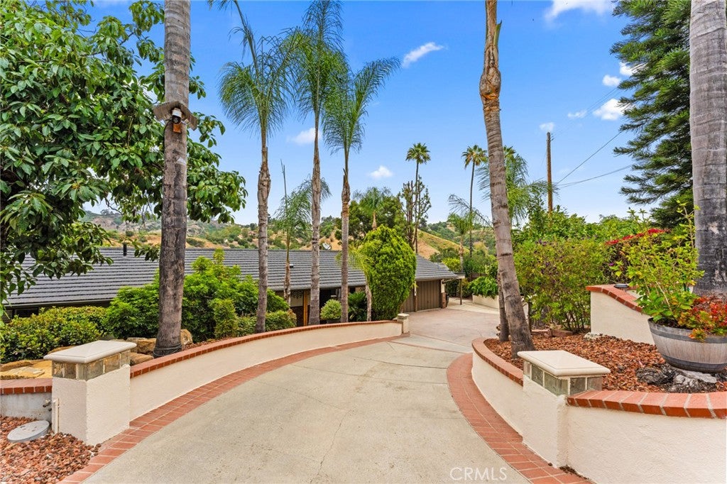 1916 Tumin Road
