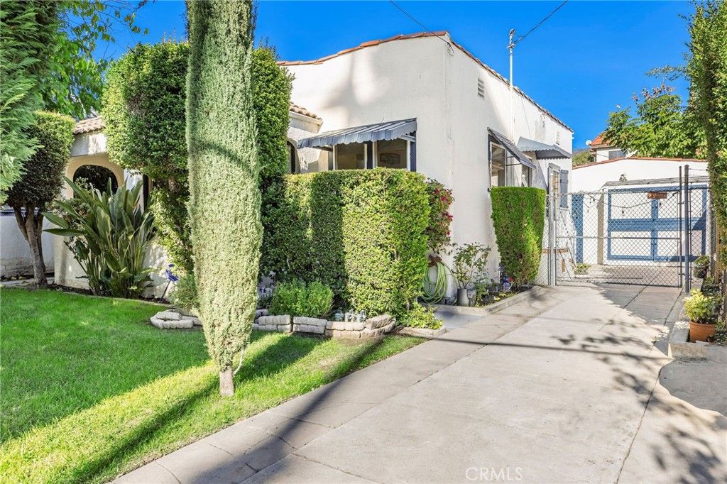 Photo of 1323 5th Street, Glendale, CA 91201 (MLS # SR25260161)