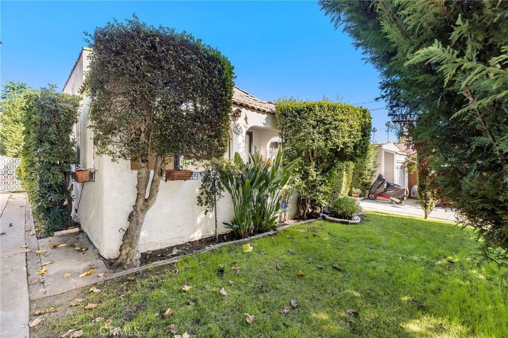 Photo of 1323 5th Street, Glendale, CA 91201 (MLS # SR25260161)