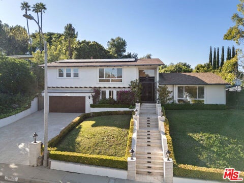 Photo of 16541 Park Lane Circle, Los Angeles, CA 90049 (MLS # 26978989)