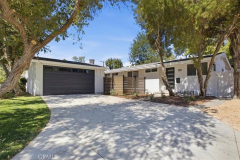 Photo of 20253 Hamlin St ST, Winnetka, CA 91306 (MLS # SR26223858)