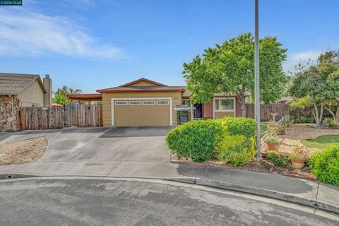 Photo of 4640 Pinot Ct Ct, Oakley, CA 94561 (MLS # 41129208)