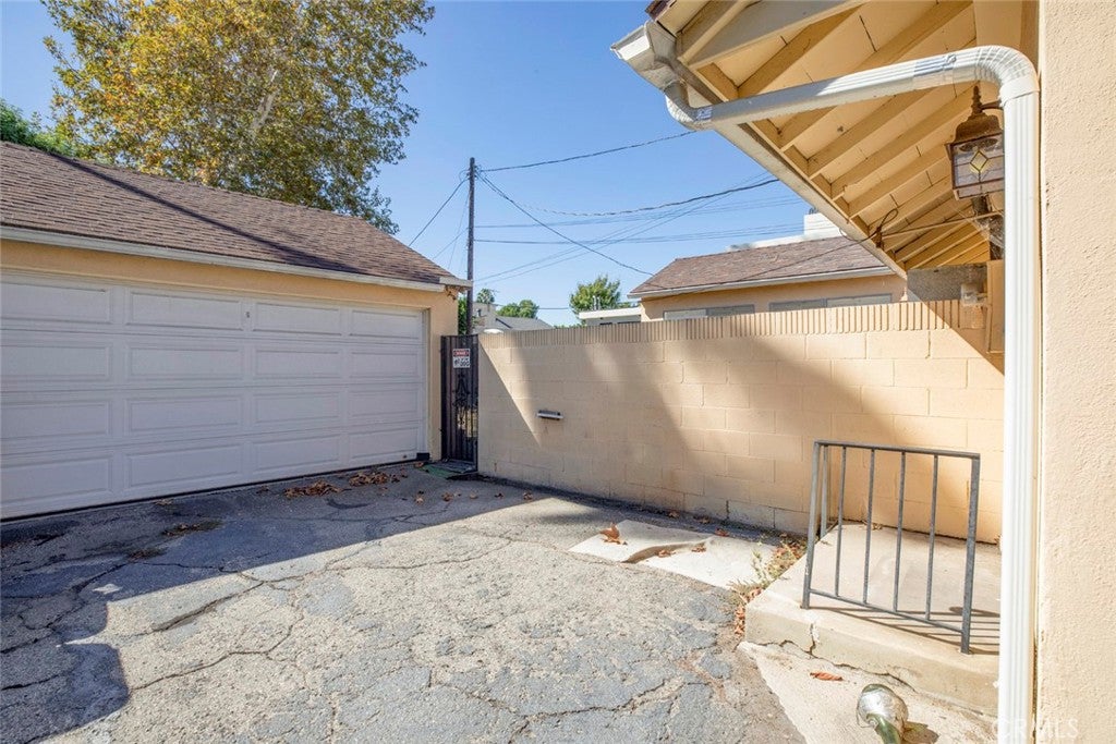 12922 Addison