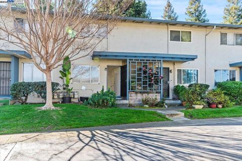 Photo of 462 Craven Court Ct, Hayward, CA 94541 (MLS # 41096178)