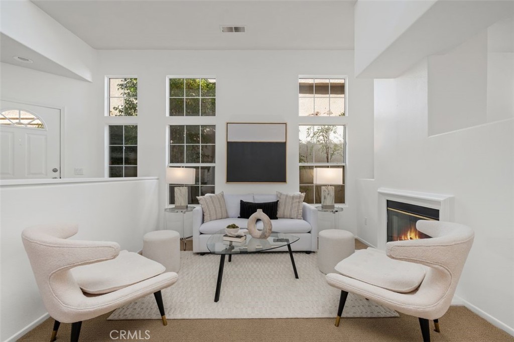 3015 E Avenida De Los Arboles