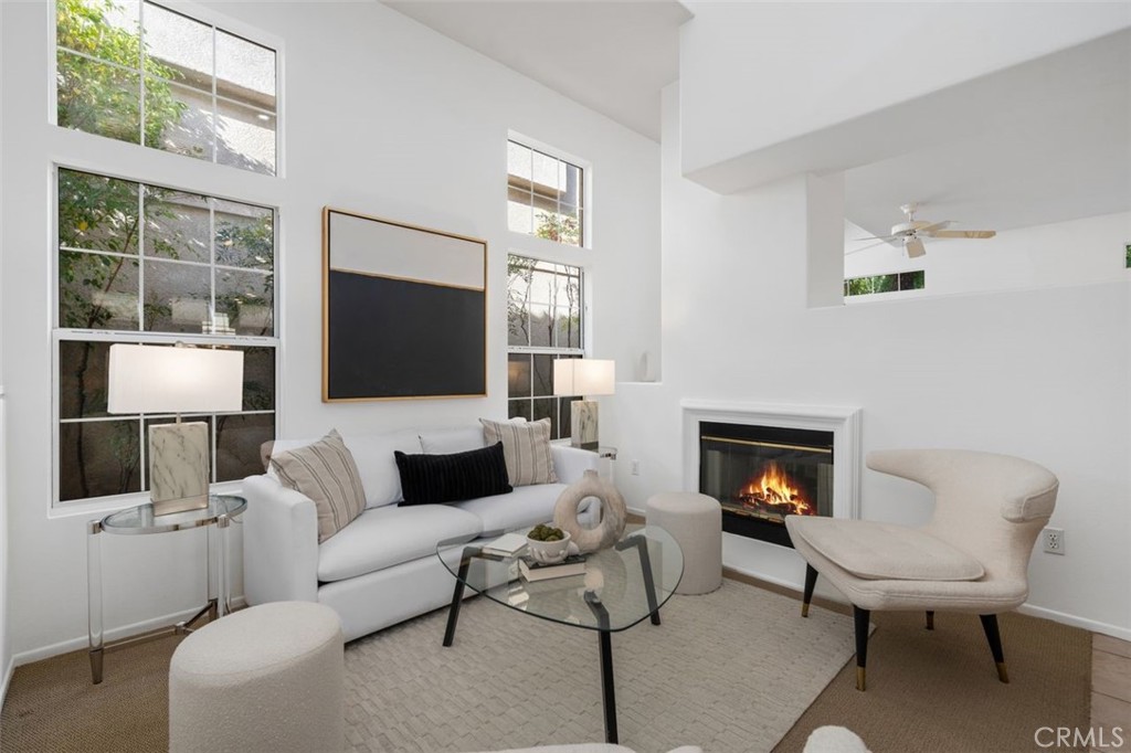 3015 E Avenida De Los Arboles