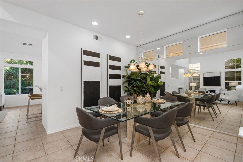 3015 E Avenida De Los Arboles