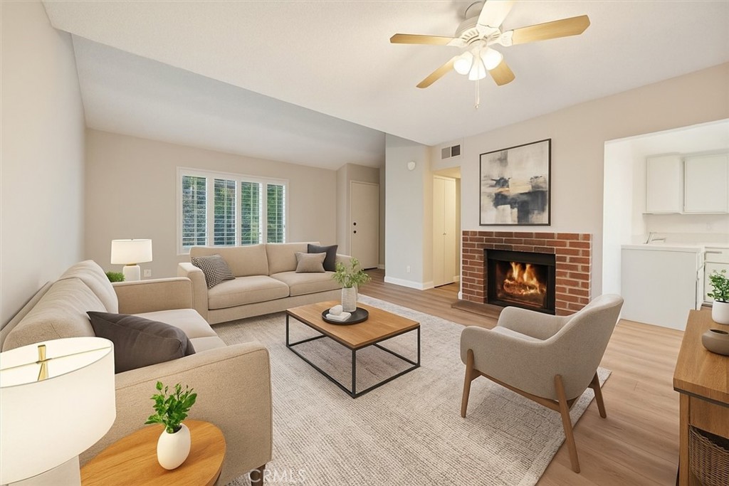 1974 E Lynwood Drive 8B