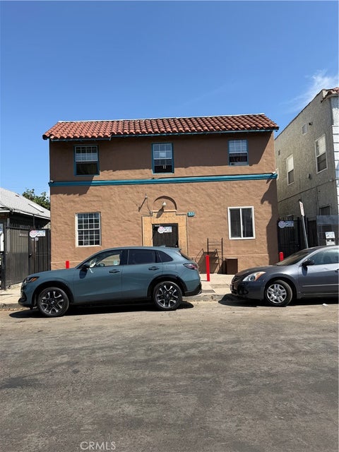 Photo of 331 W 45th Street, Los Angeles, CA 90037 (MLS # SR26188226)