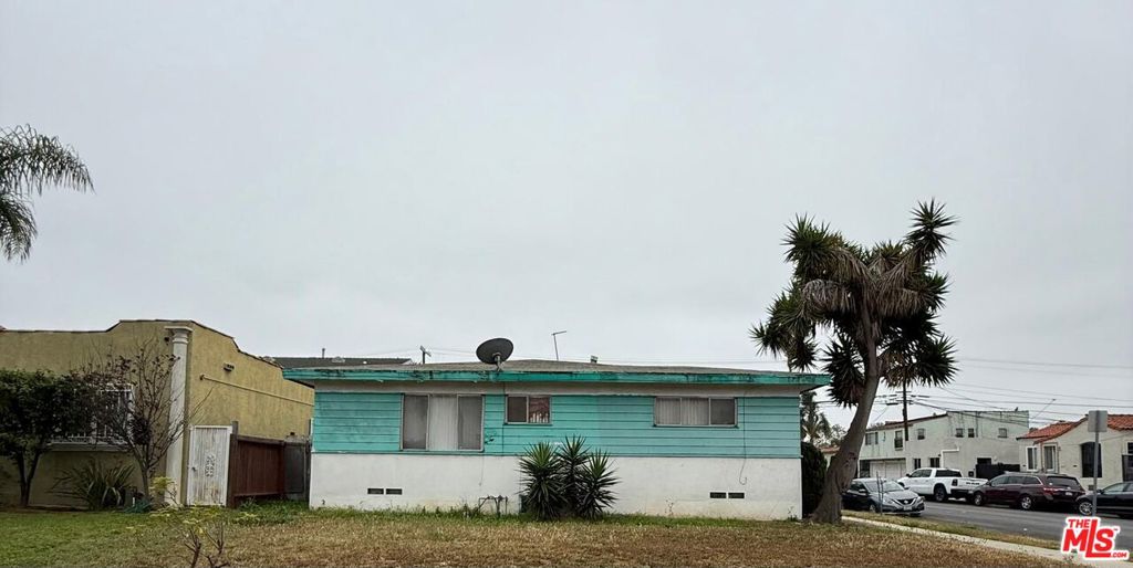 Perfect Investment opportunity! Welcome to 8204 S Harvard Blvd, a triplex offering great flexibility and income potential. The property features two side-by-side units with a shared wall, each equipped with separate water, gas, and electric meter censuring privacy and convenience. The third unit is a standalone 2-bedroom, 1-bath, perfect for larger households or additional rental income. Whether you're an investor or looking to live in one unit while renting the others, this is a prime opportunity in a desirable South Los Angeles neighborhood. CASH OFFER ONLY.