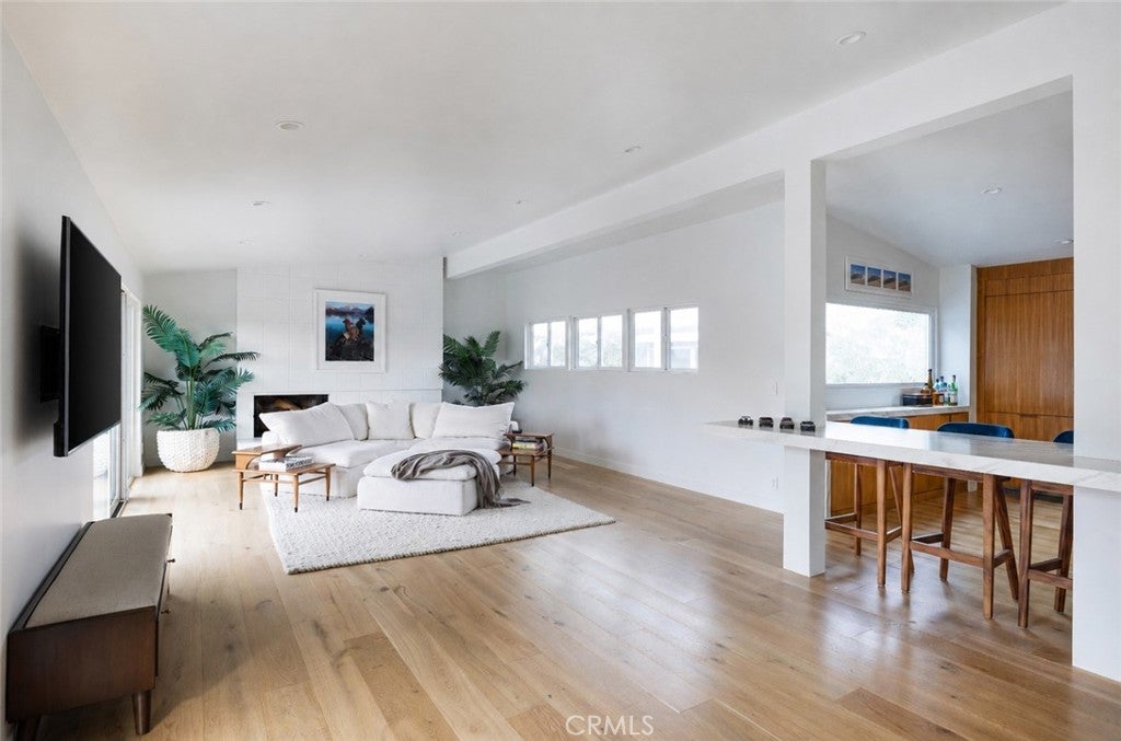 1504 Westcliff Drive 5