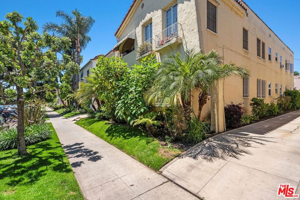 347 N Curson Avenue
