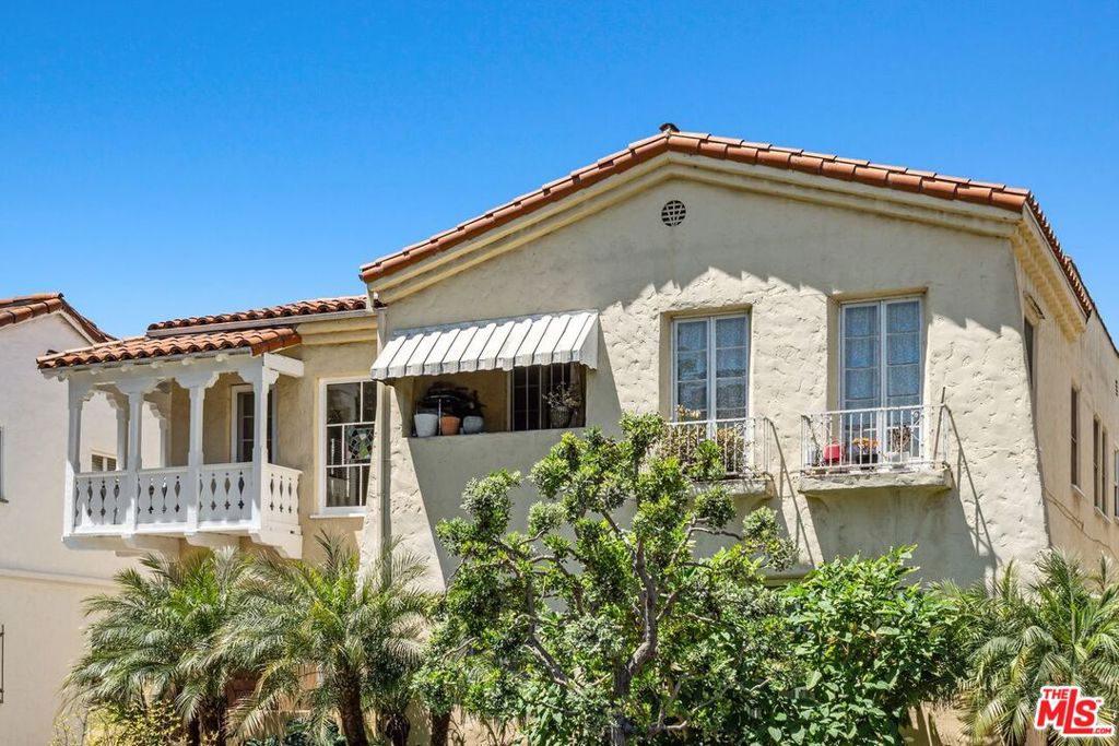347 N Curson Avenue