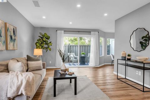 Photo of 419 Tangelo, Irvine, CA 92618 (MLS # 41135882)
