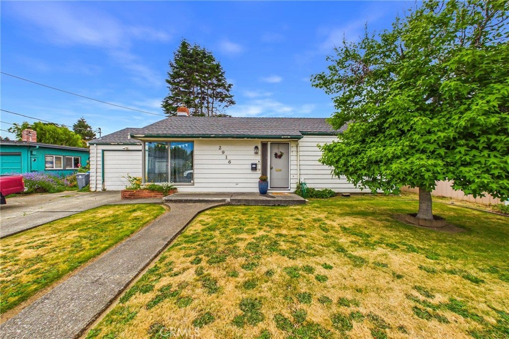 2916 Lowell