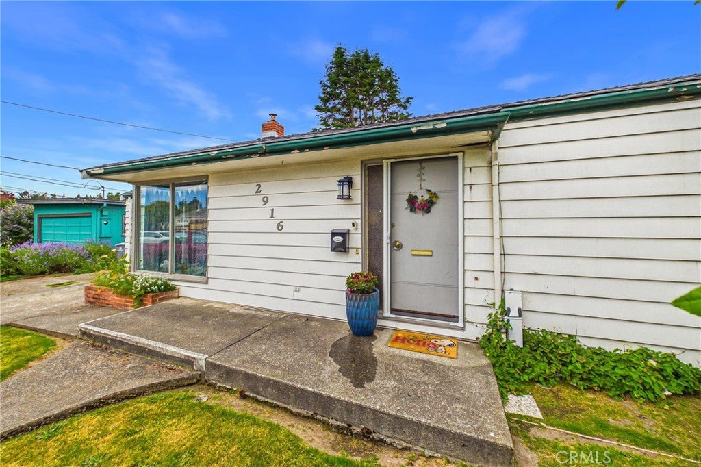 2916 Lowell