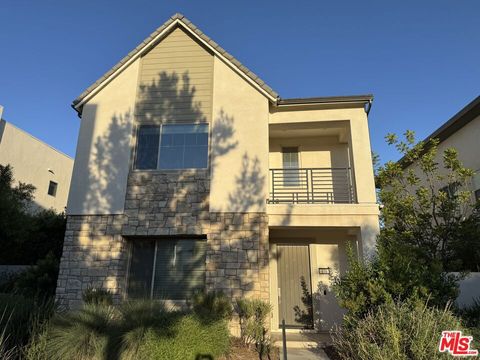 Photo of 171 Scale, Irvine, CA 92618 (MLS # 25566927) Photo of 171 Scale, Irvine, CA 92618 (MLS # 25566927)