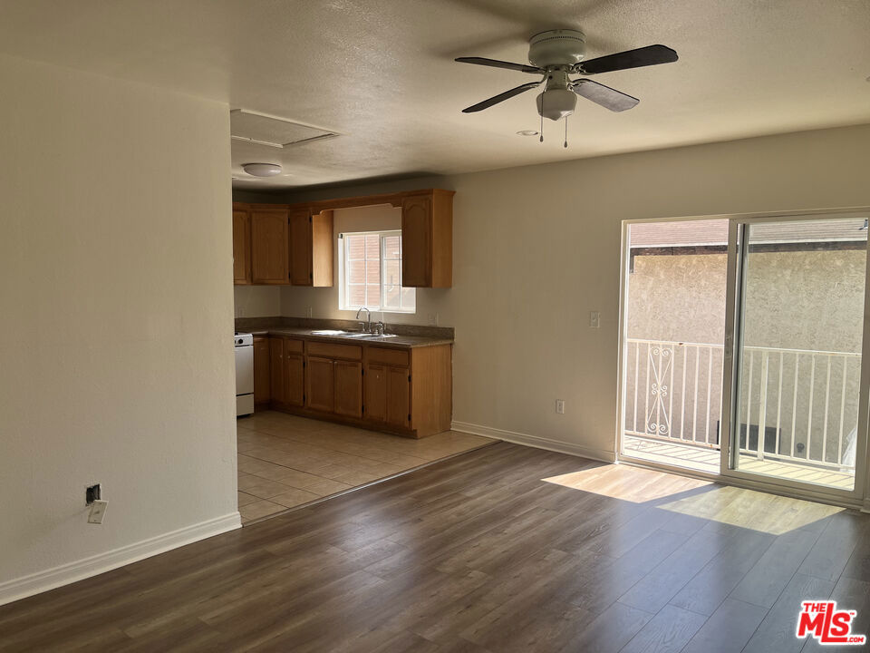 This newly remodeled 2 bed 1 bath upper floor unit is perfect for students as it is located close to USC village and campus. Conveniently located near supermarkets and restaurants on a quiet residential street in a historic Los Angeles neighborhood. Lots of sunlight in this unit and a spacious living area and kitchen area. Kitchen features granite counters and oak cabinetry. Inside Samsung washer and dryer and updated bathroom. One bedroom has walk in closet. Living room has long outdoor balcony. Recessed lighting throughout. Available Now!