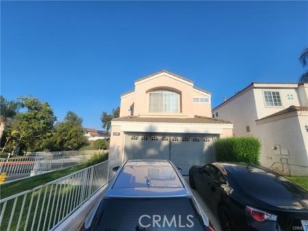 3 bedrooms, 2.5 bathroom home in Chino Hills. Loctated in an HOA community in Butterfield Ranch. High ceiling entry. Upstairs loft area.