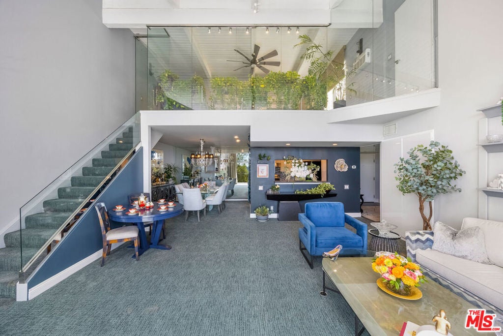 2385 Roscomare Road B2