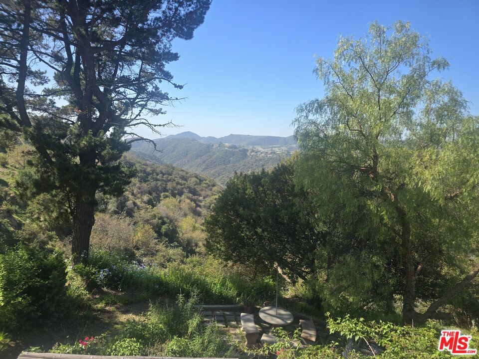 2385 Roscomare Road B2