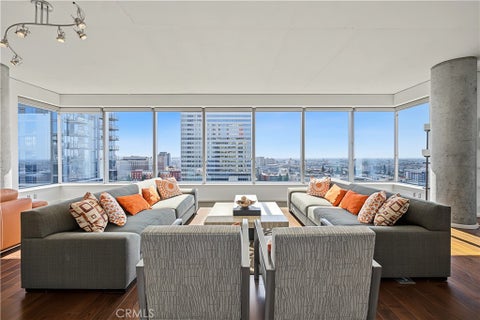 Photo of 1155 S S Grand Avenue AVE #1601, Los Angeles, CA 90015 (MLS # AR26216009)