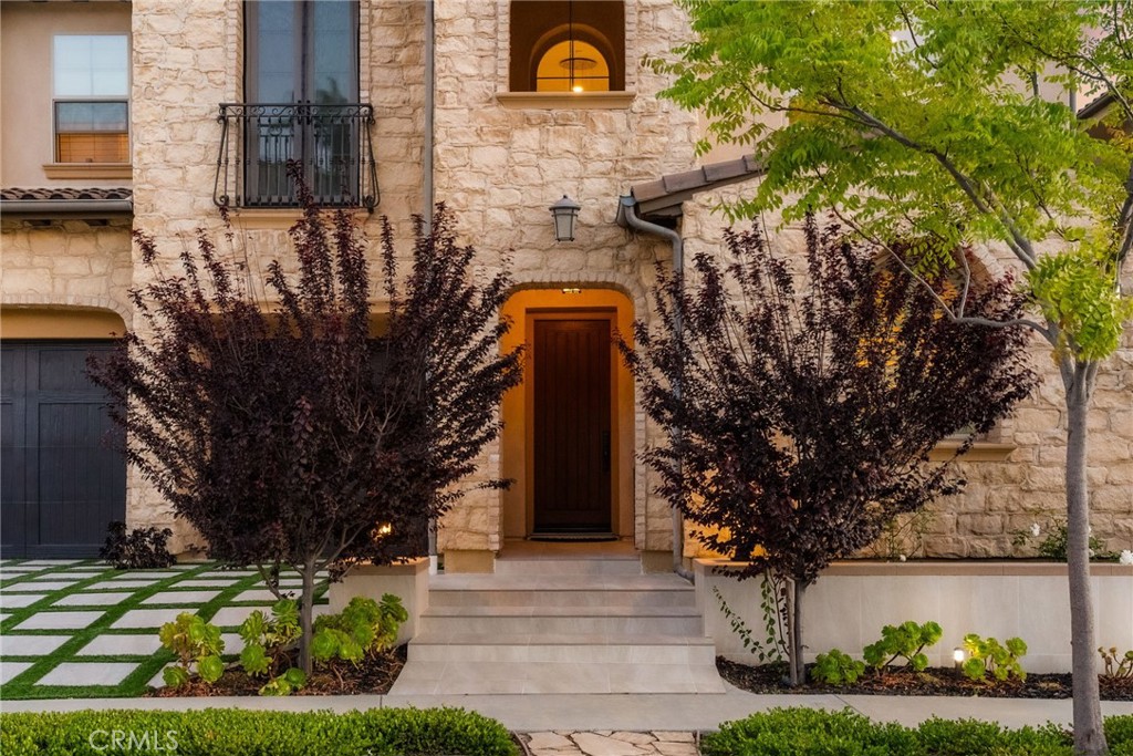 1132 Summit Oak