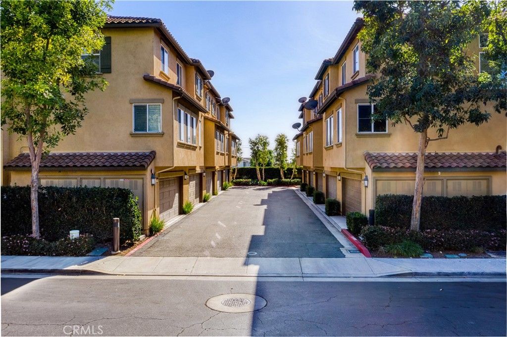 Photo of 506 W Linden Dr, Orange, CA 92865 (MLS # OC26095428)