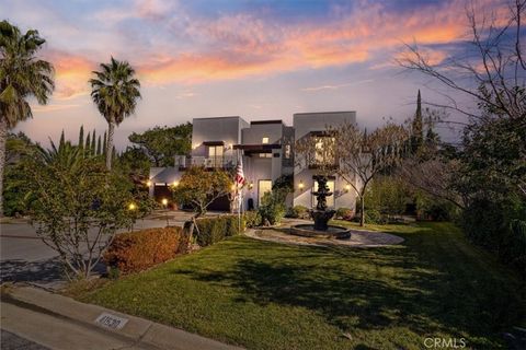 Photo of 41530 Nonpareil Dr, Quartz Hill, CA 93551 (MLS # SR26011718)