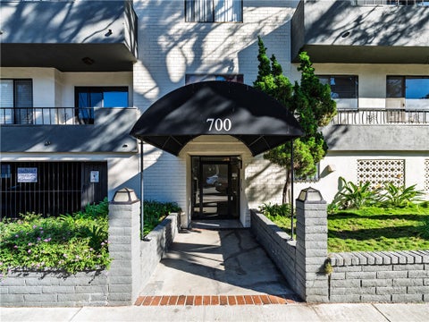 Photo of 700 Westmount Dr, West Hollywood, CA 90069 (MLS # SR26202429)