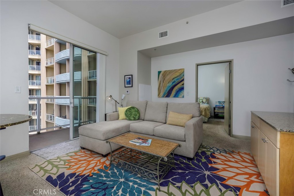 388 E Ocean 1402