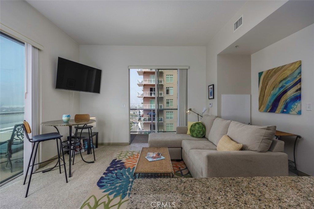 388 E Ocean 1402