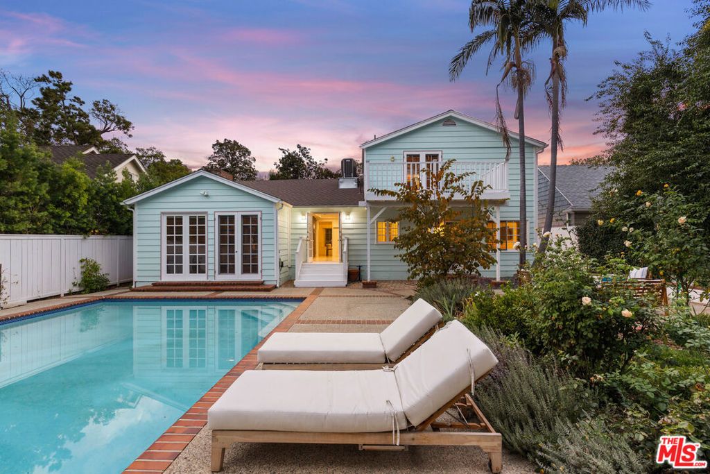 Photo of 15435 Sutton Street, Sherman Oaks, CA 91403 (MLS # 25519251)