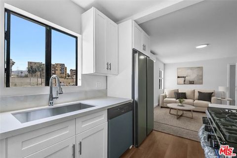 Photo of 2627 San Marino Street, Los Angeles, CA 90006 (MLS # 26672421)